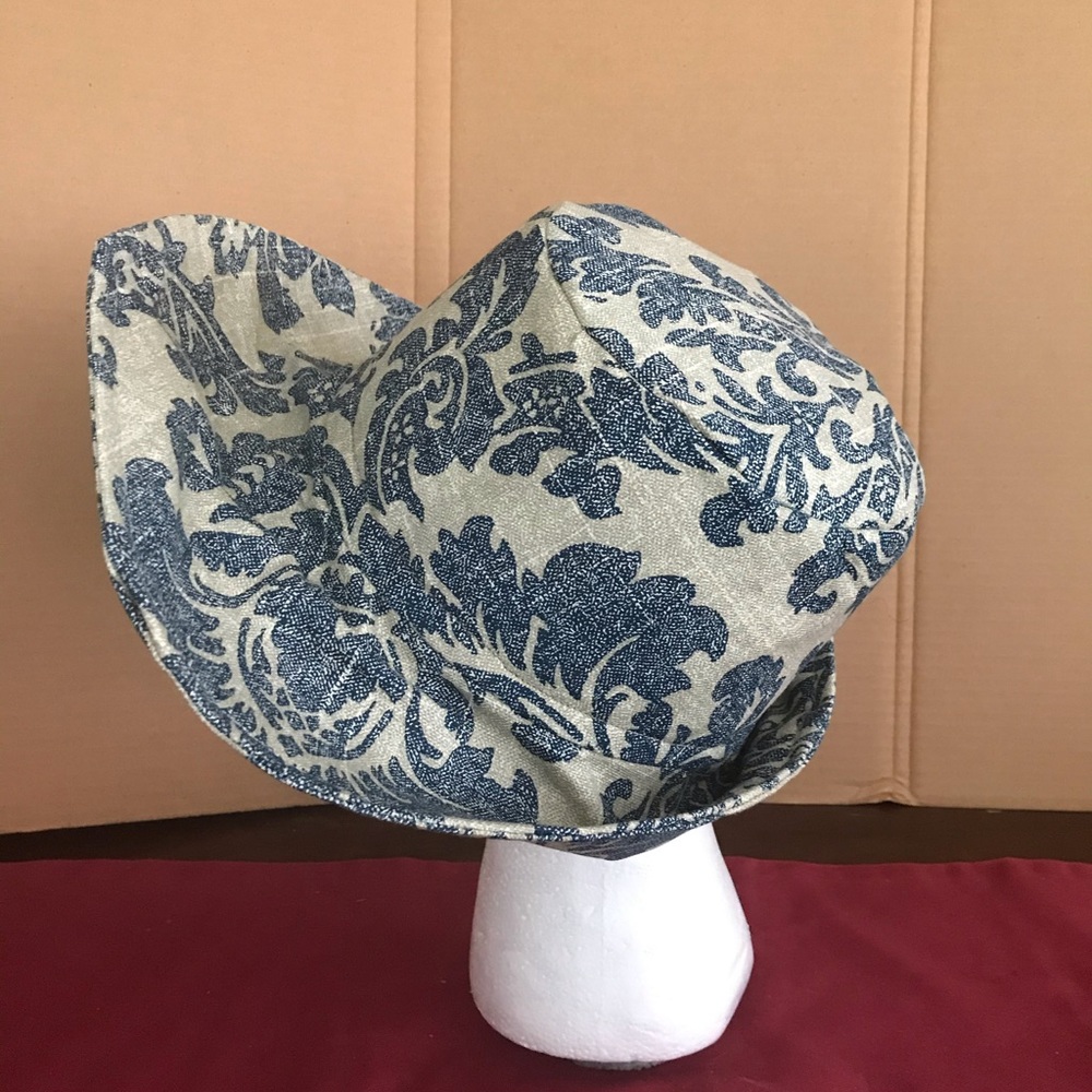 Handmade hat - Picture 2 of 3